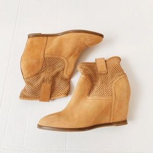 Lucky brand wedge suede brown mesh boots Sz 8
